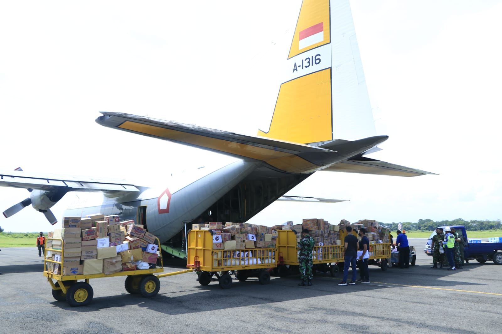 Peduli Erupsi Semeru, Lanud Iswahjudi Terbangkan 4,5 Ton Bantuan Sosial