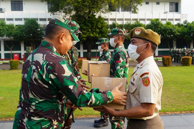 Dibalik Ketegasan Kasad (Jenderal TNI Dudung), Terdapat Jiwa Sosial yang Tinggi V24/AL)