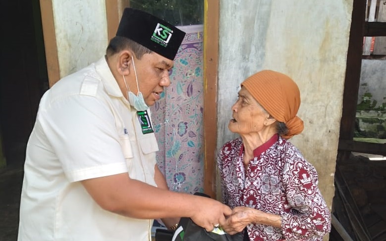 Gerak Perdana Relawan KSJ Bandung Salurkan Sembako dan Tali Asih Untuk Anak Yatim dan Duafa (V24/AL)