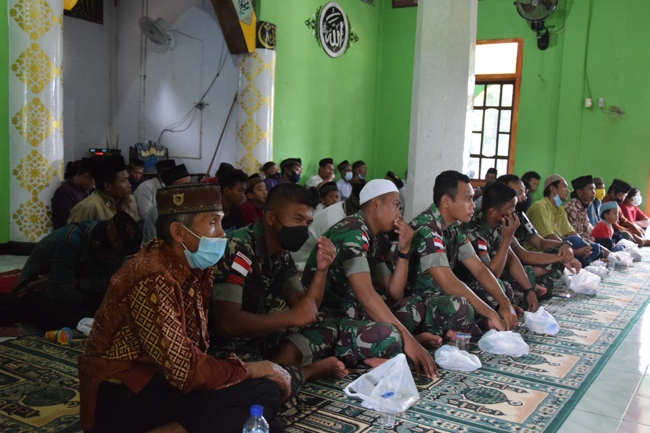 Tingkatkan Keimanan, Satgas Yonif 123/Rajawali Bersama Masyarakat Gelar Pengajian, Minggu (06/02/2022), (V24/AL)