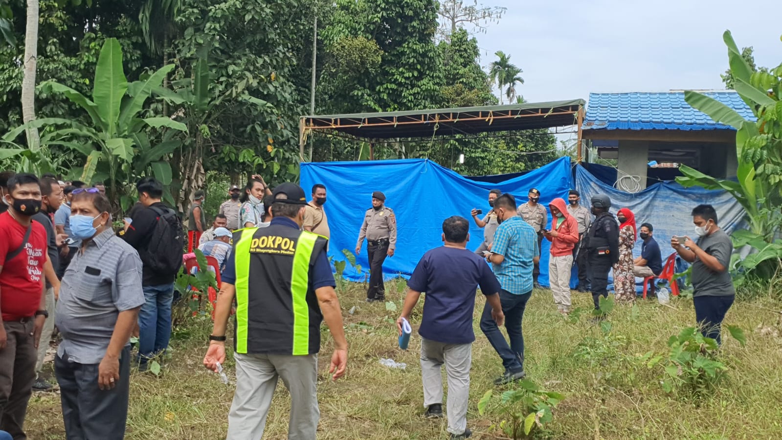 Diduga Ditemukan 2 Kuburan Penghuni Kerangkeng Bupati Langkat Dibongkar, Sabtu (12/02/2022), (V24/AL)