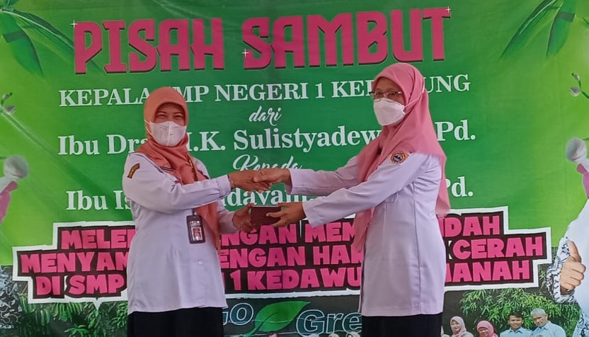 Danramil Kedawung Hadiri Pisah Sambut Kepala Sekolah SMPN I Kedawung, Kamis (17/02/2022), (V24/AL)