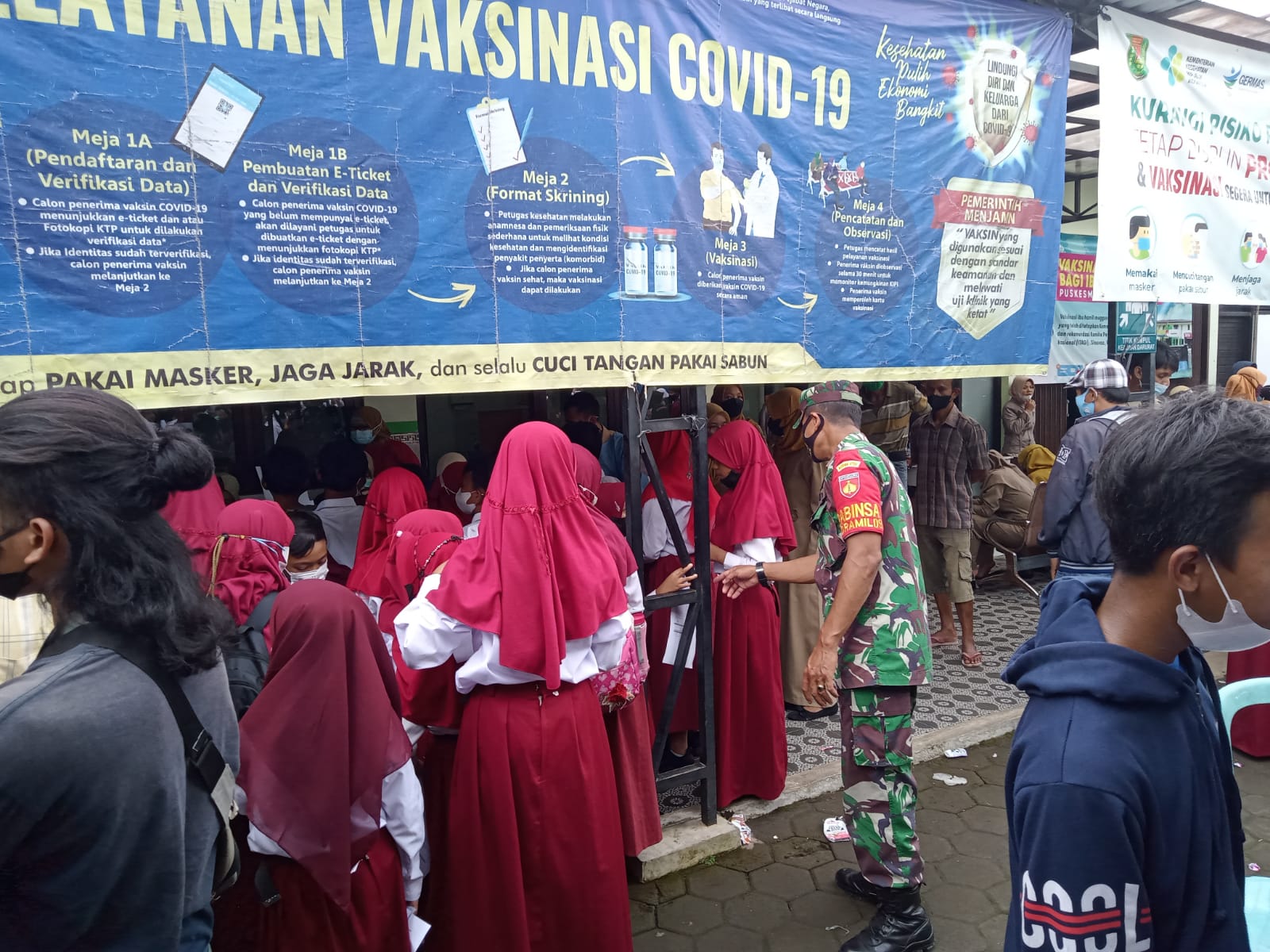 Murid SD Di Kecamatan Tegalrejo Terima Vaksinasi Dosis ke II, Senin (21/02/2022), (V24/Meri)