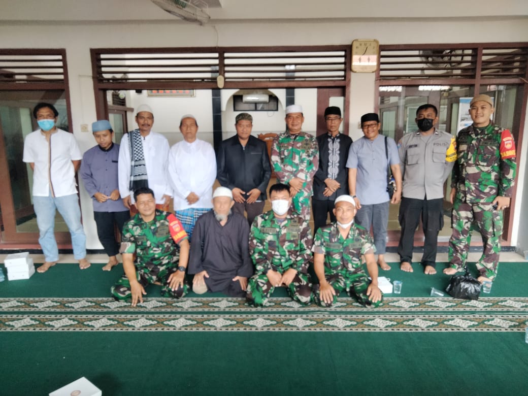 TNI Melaksanakan Shalat Jum'at dan Silaturahmi, Jumat (18/03/2022), (V24/AL)