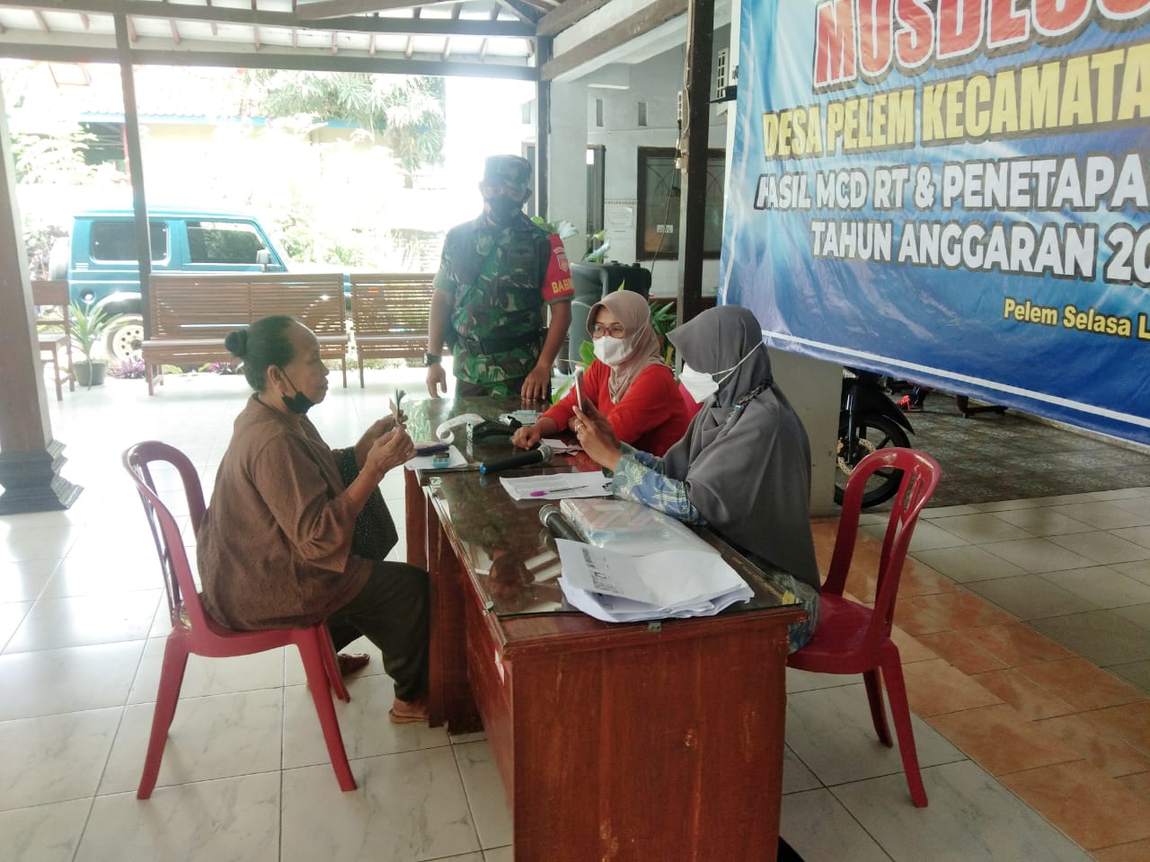 Babinsa Hadir dan Keluarga Mendapatkan Bantuan, Sabtu (19/03/2022), (V24/AL)