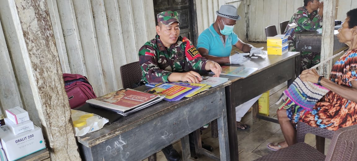 Satgas Melakukan Pendataan Kepada Masyarakat yang Mendapat Pengobatan, Selasa (21/03/2022), (V24/AL)