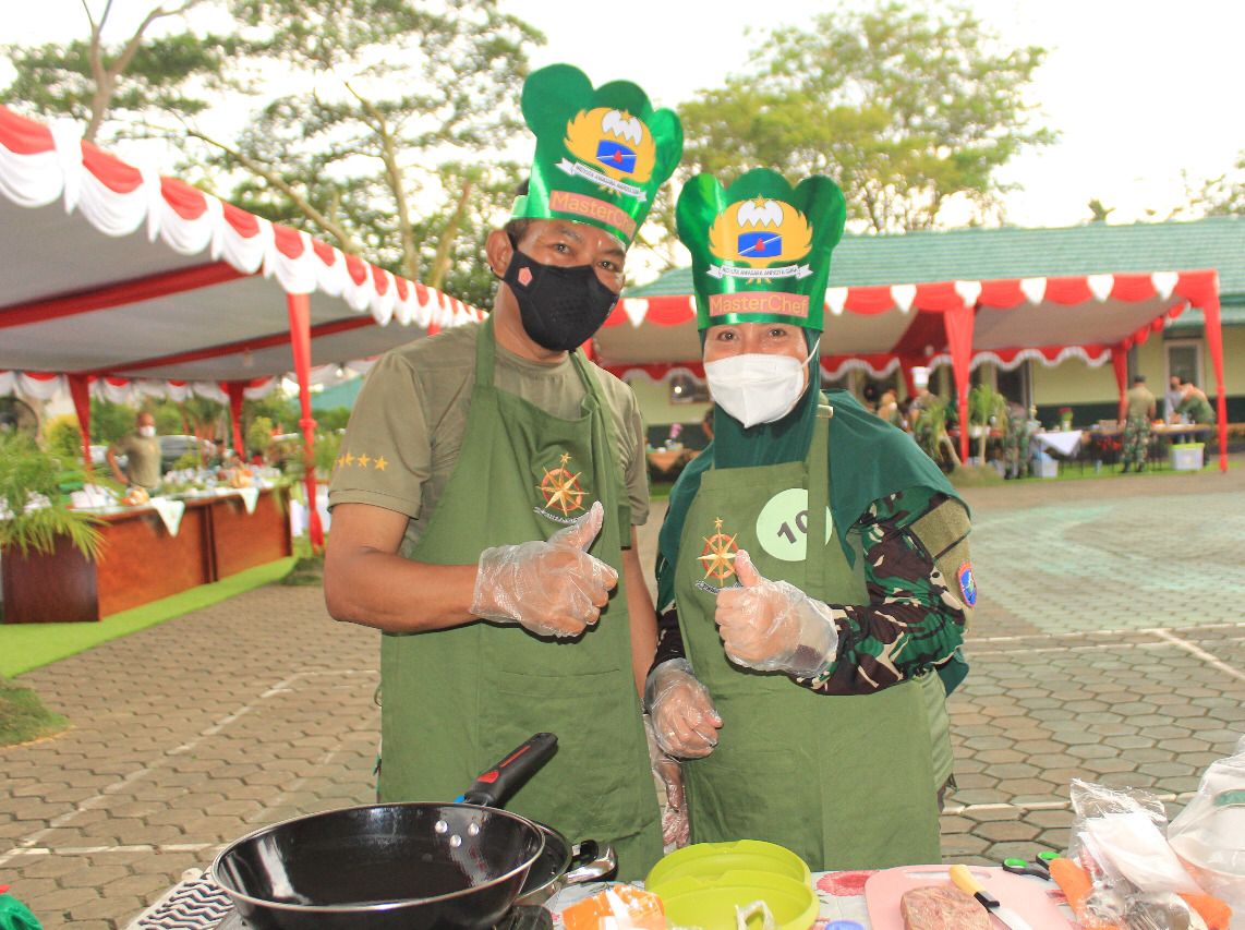 Persit Memasak Bareng Suaminya, Sabtu (26/03/2022), (V24/Dedi)