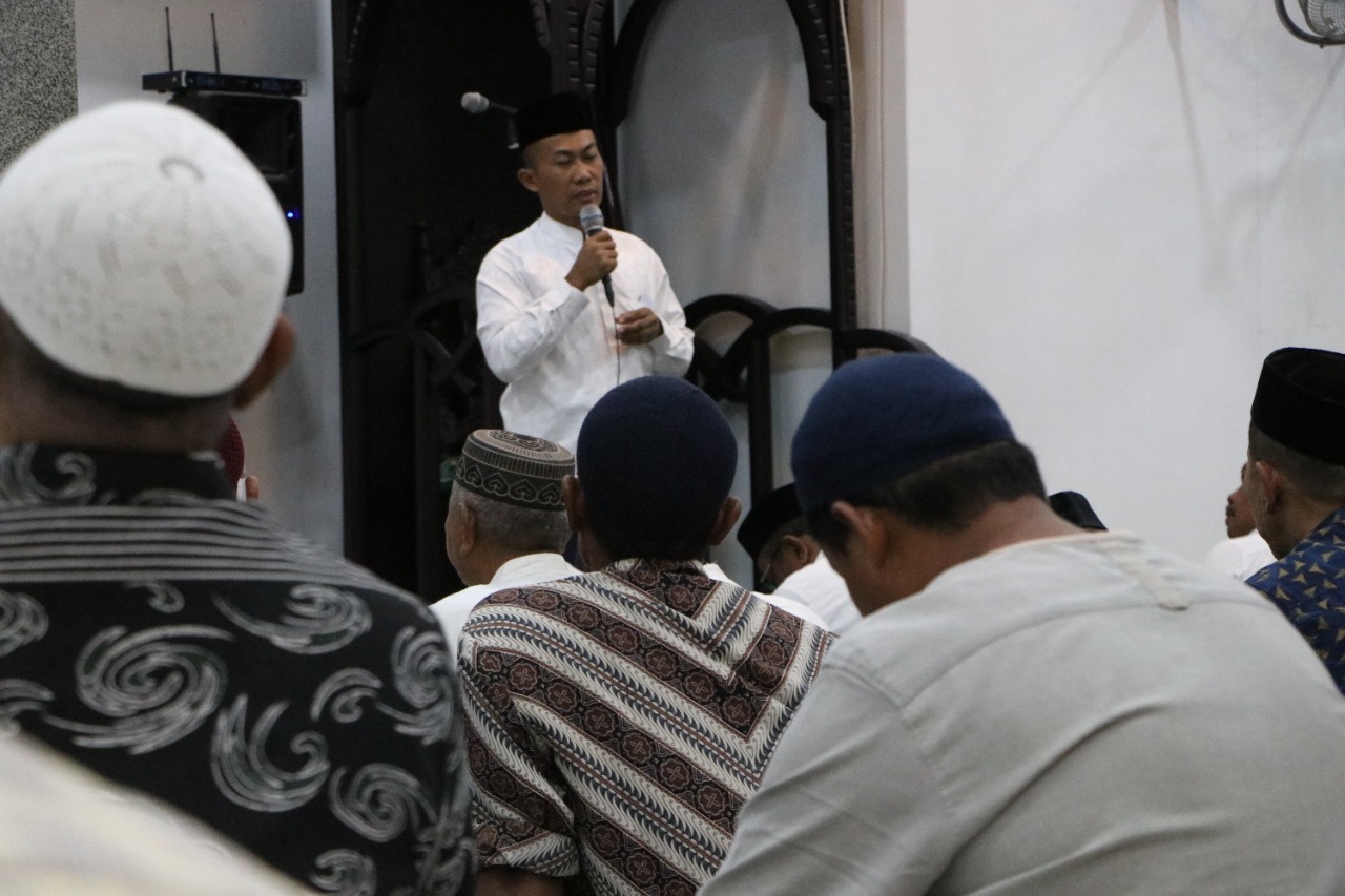 Dandim Berkotbah Jumat di Masjid Raya, Jumat (08/04/2022), (Foto: V24/AL)