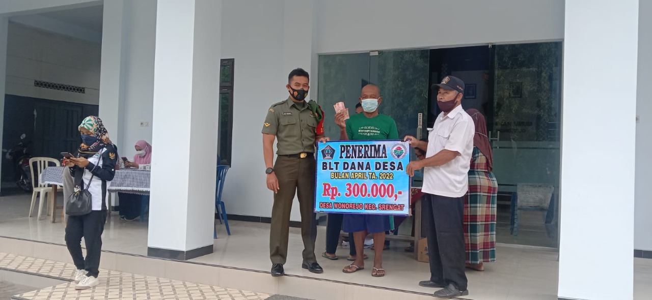 Sebanyak 96 Orang Mendapatkan Bantuan Uang Tunai Sebesar Rp. 300.000,-., Rabu (20/04/2022), (Foto: V24/Madli)