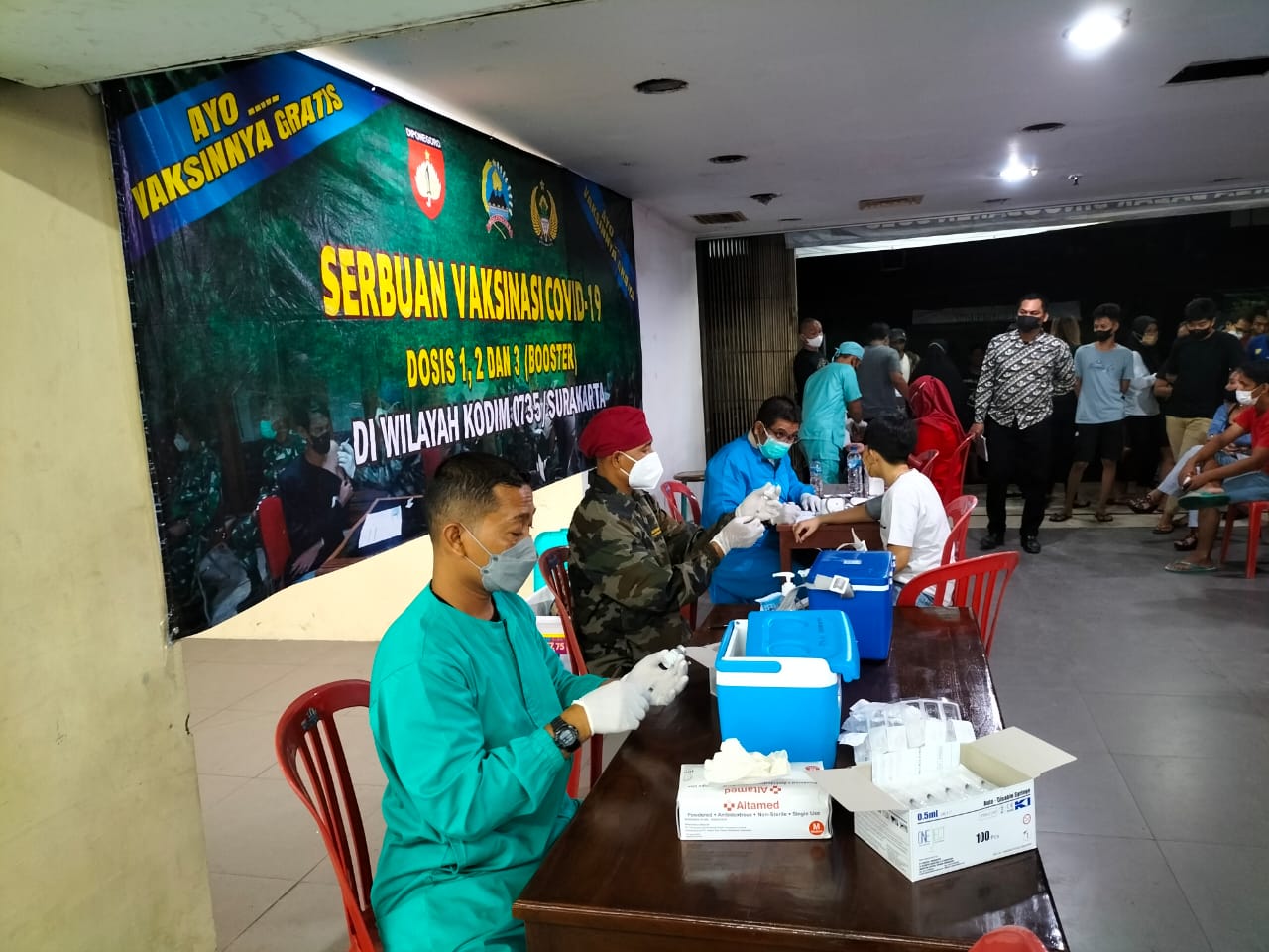 Tercatat Sebanyak 168 Orang Masyarakat Sekitar Mall Matahari Telah Menerima Vaksin, Selasa (20/04/2022), (Foto: V24/AL)