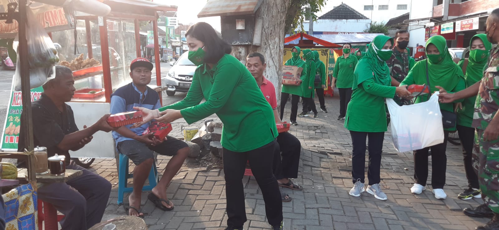 Kegiatan Peduli Ramadan Mengambil Tempat di Pasar Jamu Nguter, Sabtu (23/04/2022), (Foto: V24/AL)