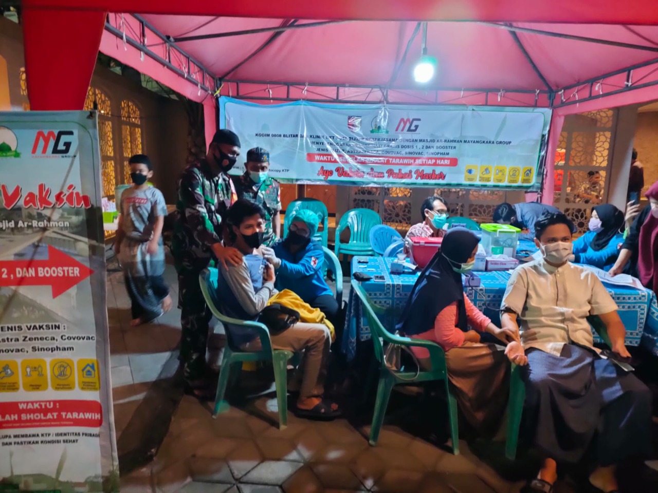 Vaksinasi Gelar di Halaman Masjid Ar Rahman Jl. Ciliwung Kel. Bendo , Sabtu (23/04/2022), (Foto: V24/Madli)