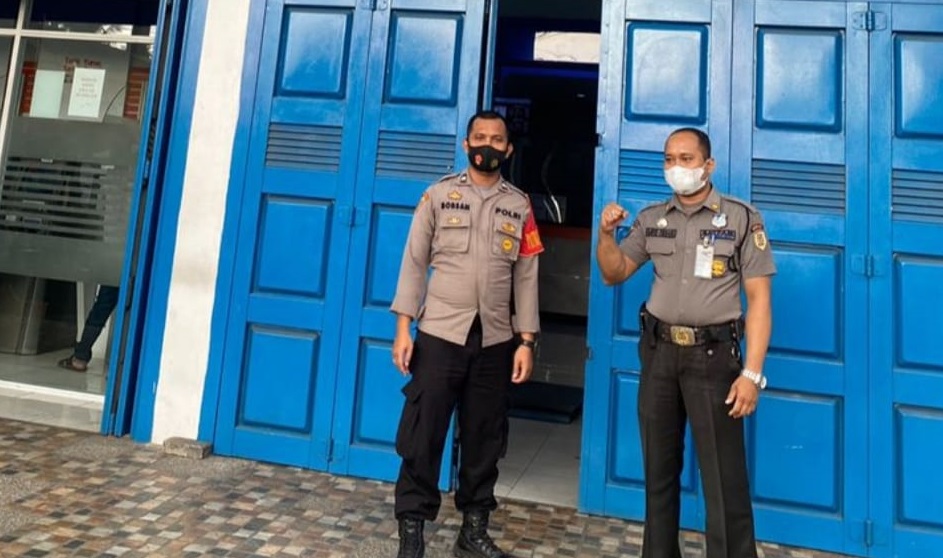 Iptu Christin Malahayati Simanjuntak Bersama Anggotanya Melakukan Patroli , Selasa (26/04/2022), (Foto: V24/M.anwar)