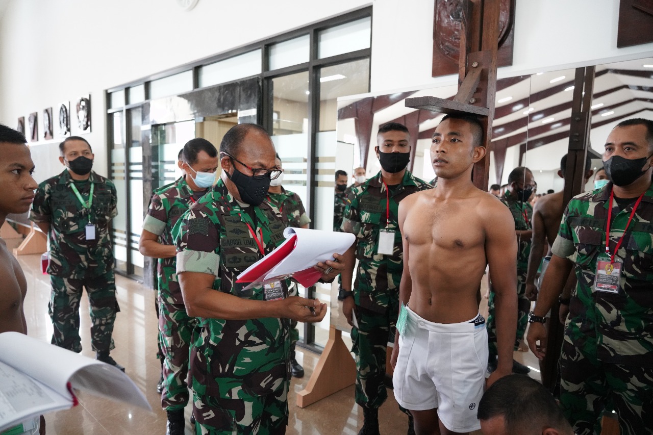 Mayjen TNI Gabriel Lema, S.Sos., Memimpin Langsung Sidang Pantukhir Cata PK Reguler, Selasa (26/04/2022), (Foto: V24/AL)