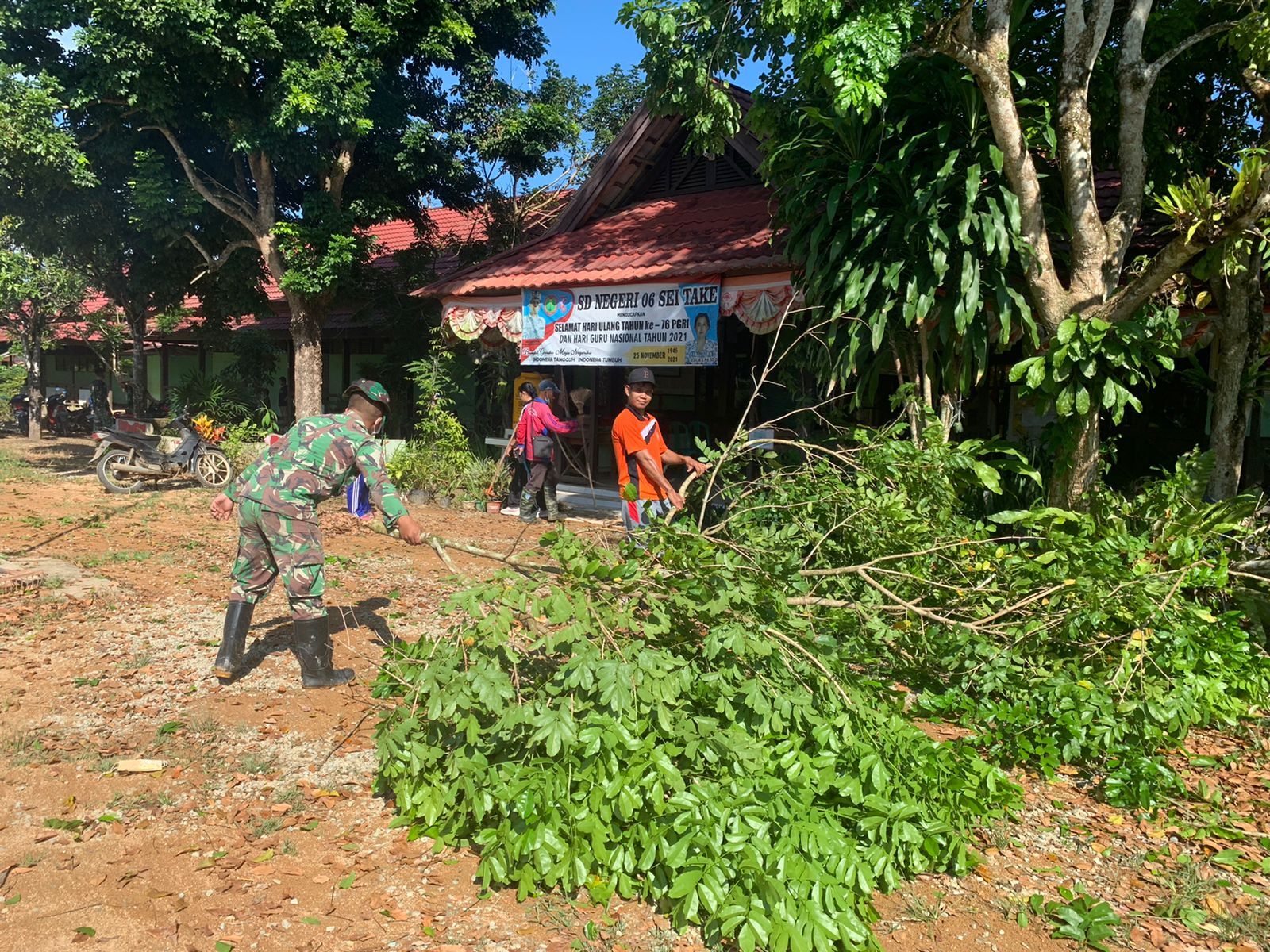 Kegiatan ini Dilakukan Oleh 6 Orang Anggota Pos Komando Taktis (Kout), Jumat (29/04/2022), (Foto: V24/AL)