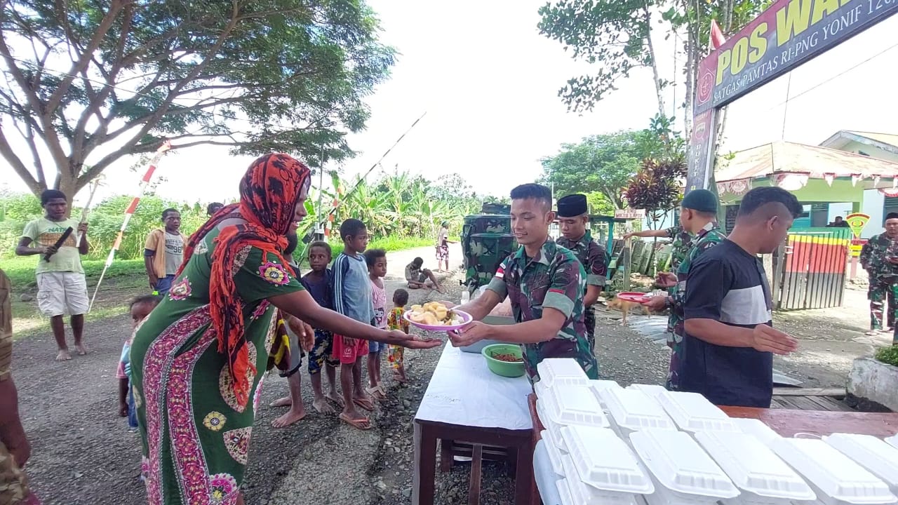 Kepala Kampung Bapak Jhony May (54), Sangat Mengapresiasi Acara, Selasa (03/05/2022), (Foto: V24/AL)