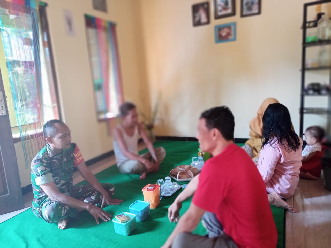 Kapten Inf Slamet Gunarto Memberikan Apresiasi Positif Terhadap Serda Wahyu, Rabu (04/05/2022), (Foto: V24/AL)