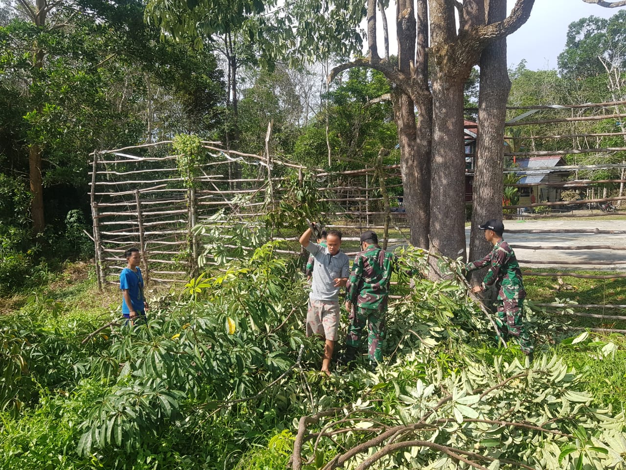 Jalan Desa Riam Sejawak ini Merupakan Jalan Desa Yang Terhubung ke Desa Wak Sepan, Sabtu (07/05/2022), (Foto: V24/AL)