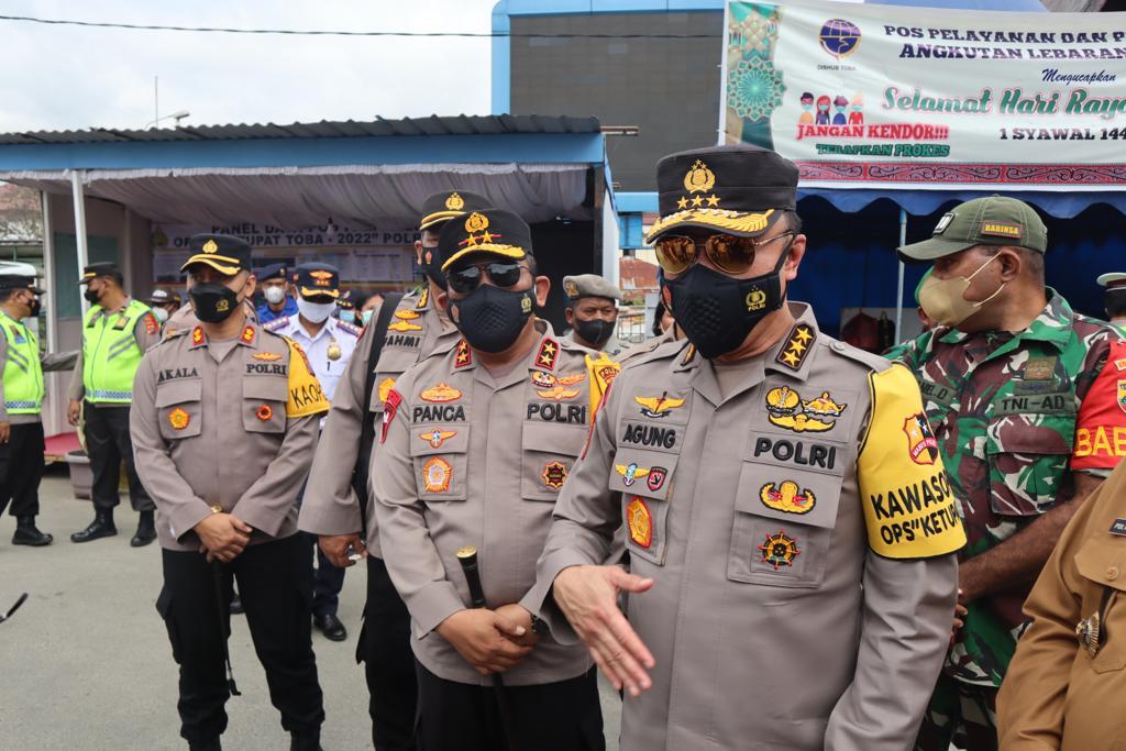 Kapolres Toba AKBP Akala Fikta Jaya Bersama Bupati Toba, Senin (09/05/2022), (Foto: V24/AL)