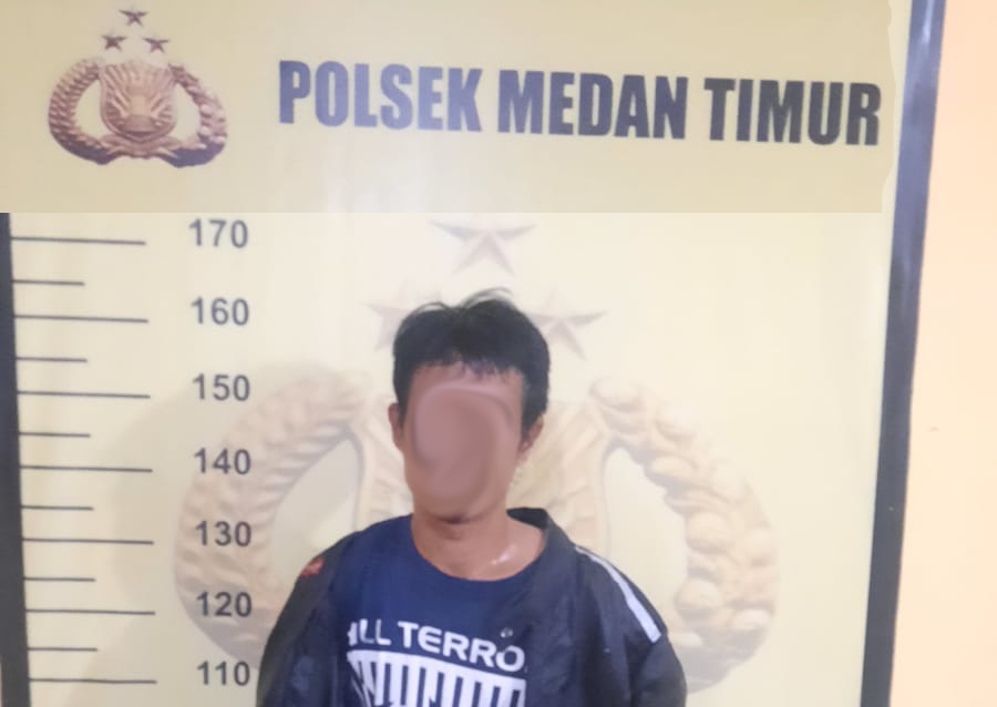 Pelaku yang ditangkap bernama Jonathan Bangun (31) warga Jalan Pasar Pinter, Selasa (10/05/2022), (Foto: V24/AL)