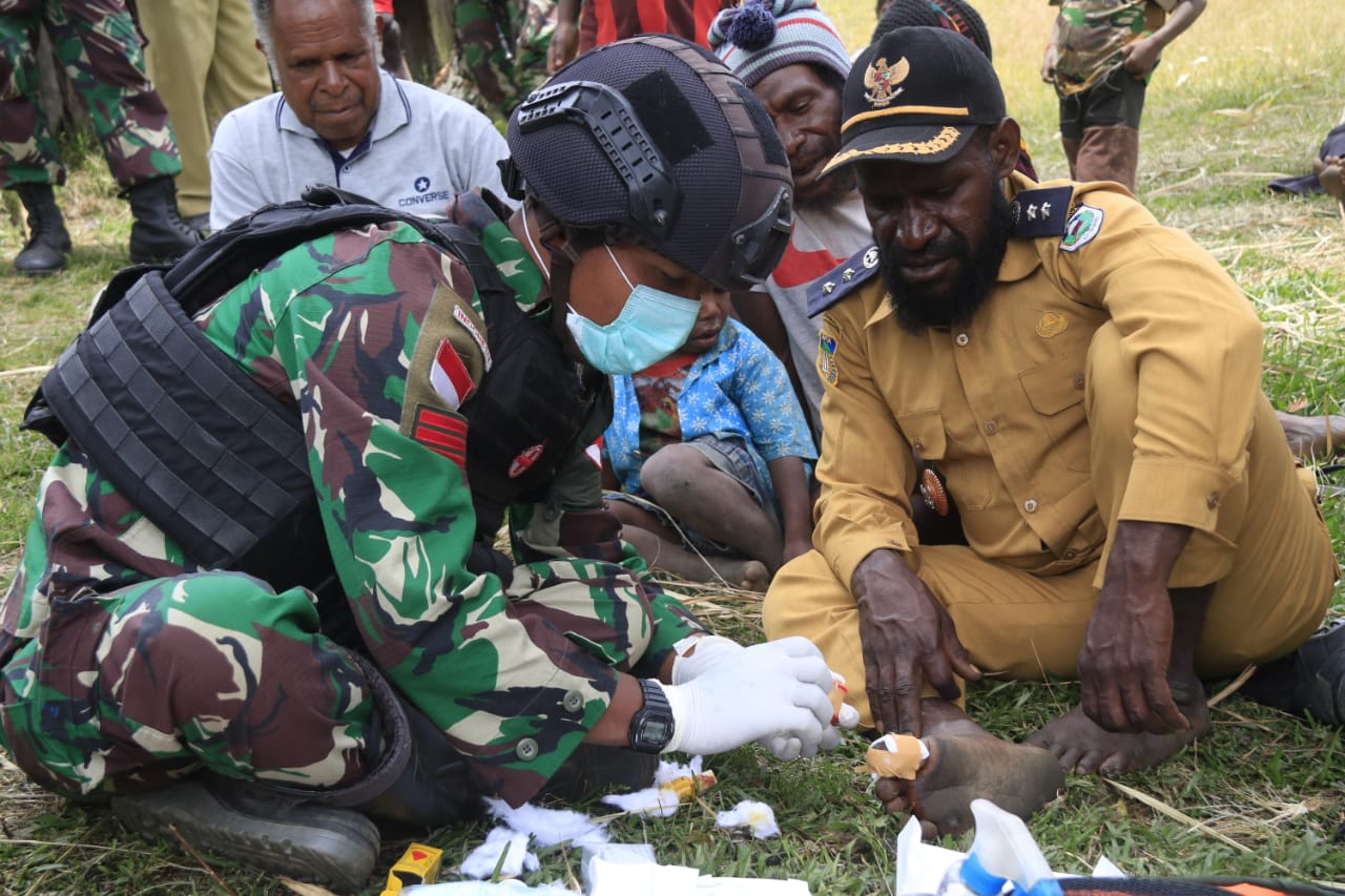 Satgas Yonif MR 412 Kostrad untuk menggelar pelayanan kesehatan gratis , Rabu (11/05/2022), (Foto: V24/AL)