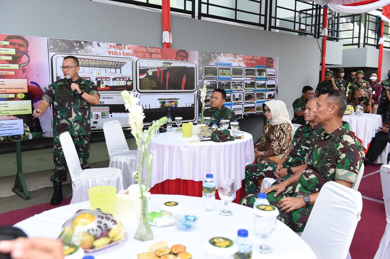 Kasad meninjau secara langsung Stadion Merdeka Jombang, Jumat (20/05/2022), (Foto: V24/AL)