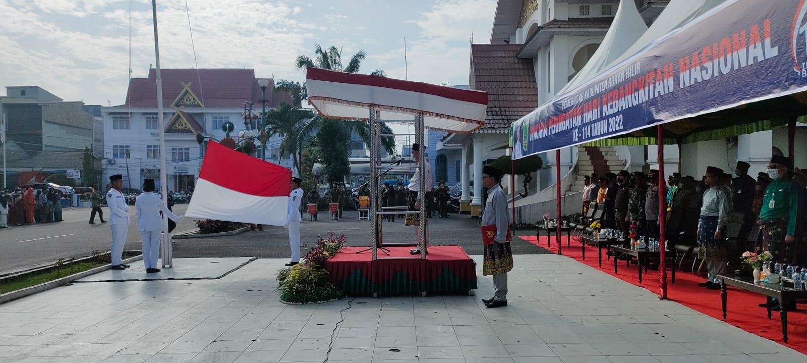 Bupati Rohil Afrizal Sintong Membacakan Amanat Menteri Komunikasi dan Informatika, Jumat (20/05/2022), (Foto: V24/Reza)