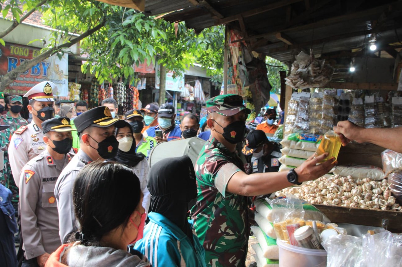 Sidak Dilaksanakan Dalam Mengecek Ketersediaan Stok Minyak Goreng dan Sembako, Sabtu (28/05/2022), (Foto: V24/Madli)