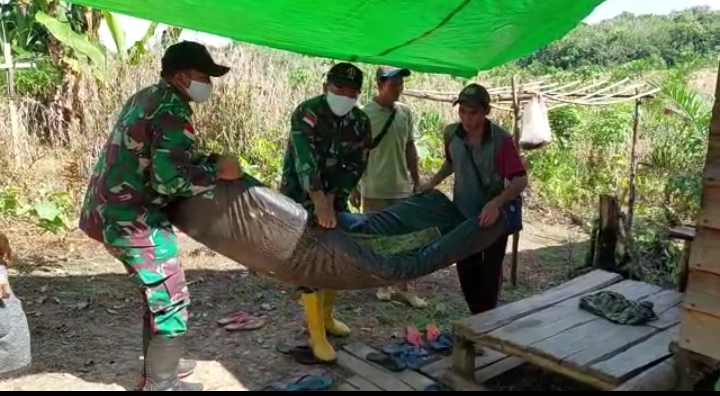 Anggota Satgas Turut Berdukacita Atas Meninggal Almarhum Usia 9 Tahun , Minggu (29/05/2022), (Foto: V24/AL)